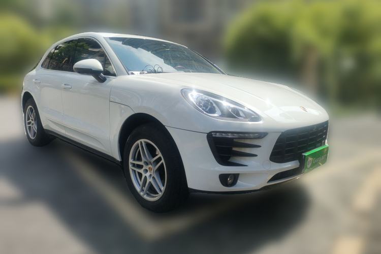 Used Porsche Macan 2017 Macan 2.0T Front Right 45 Deg