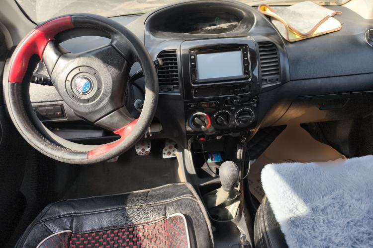 Used Geely Auto Golden Eagle 2011 Cross 1.5L Manual Standard VVT Center Console