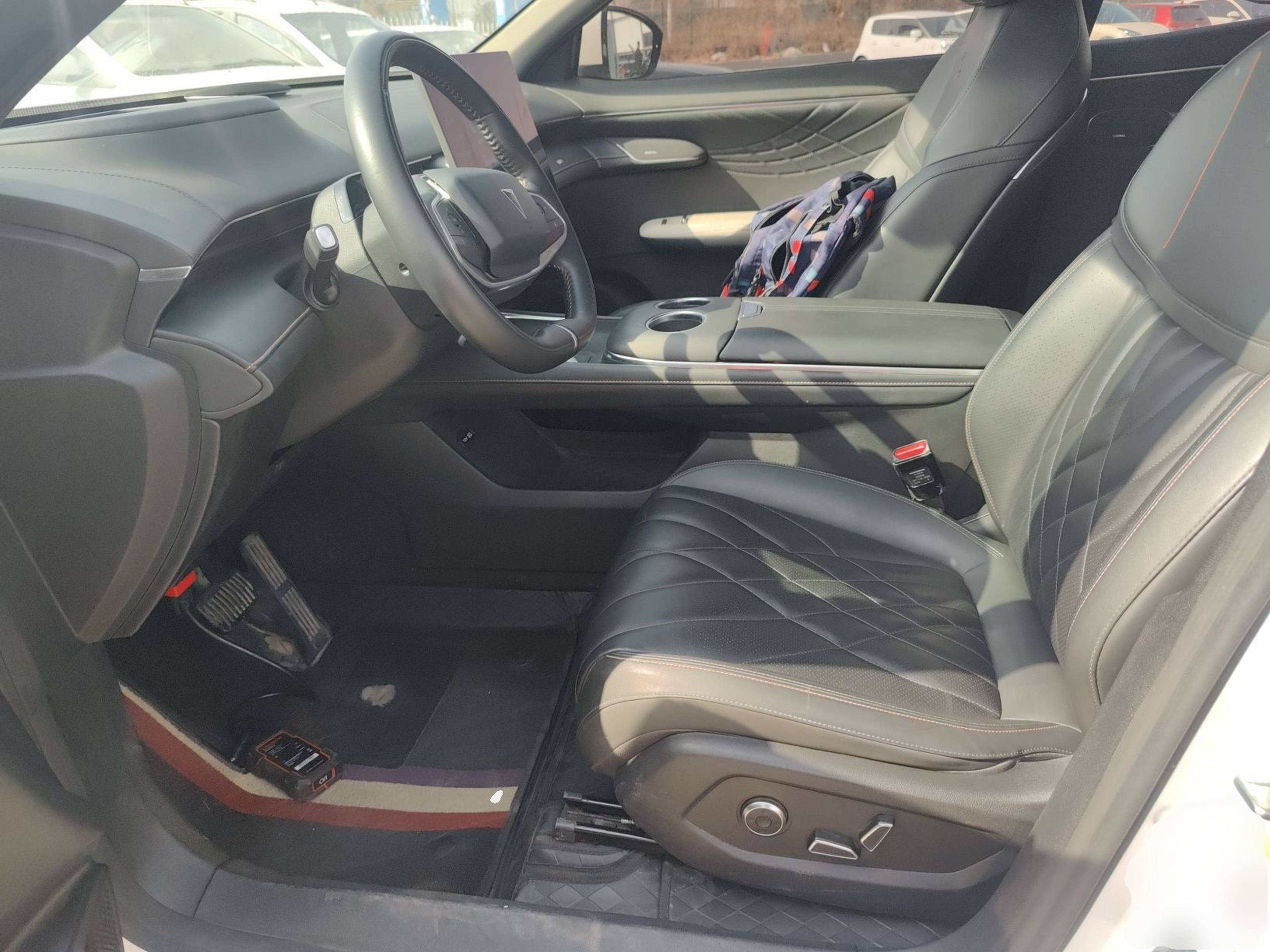 المقاعد الأمامية داخل السيارة