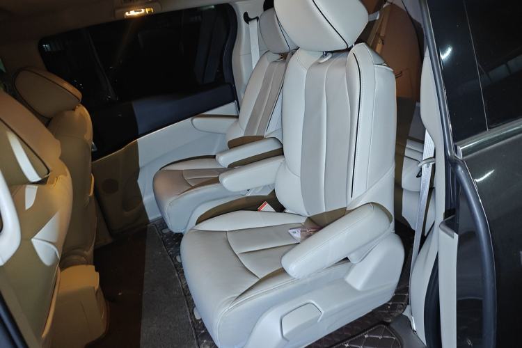 Used Buick GL8 2021 Land Cruiser Executive Class 652T Luxury Model Left Rear Seat