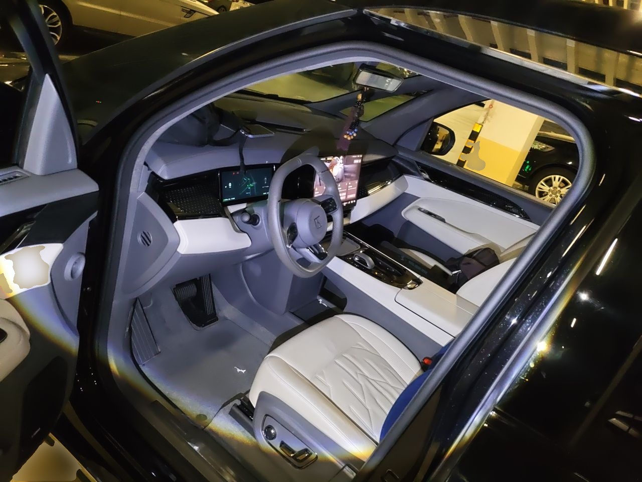 Zeekr 009 2024 7-Seater Walk-Through Version Four-Wheel Drive 108 kWh — снимка 16