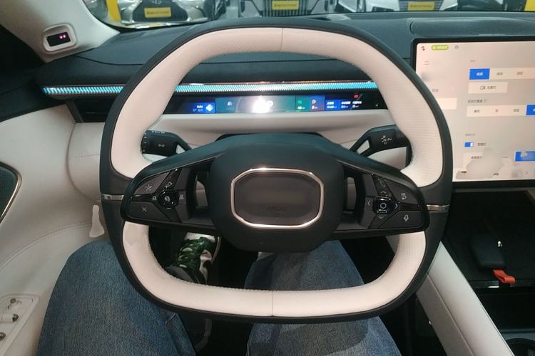 Used Lynk & Co 10 EM-P 2025 Model 240 Four-Wheel Drive Ultra Steering Wheel