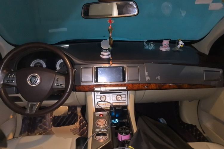 Used Jaguar XF 2009 XF 3.0L V6 Luxury Edition Center Console