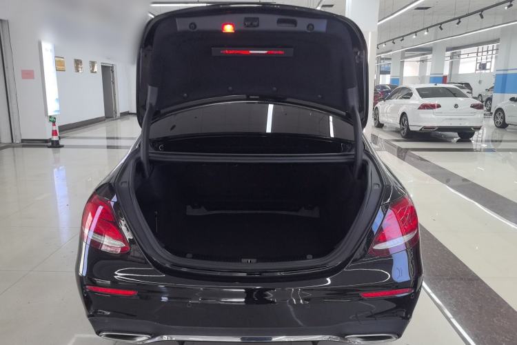 Used Mercedes-Benz E-Class 2016 E 300 L Sporty and Stylish Model
