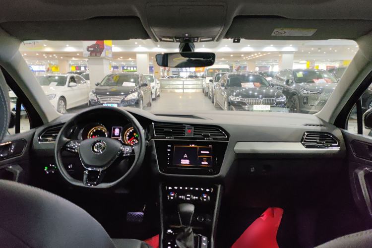 Used Volkswagen Tiguan L 2020 330TSI Automatic Two-Wheel Drive Smart Luxury Edition China VI Standard Center Console