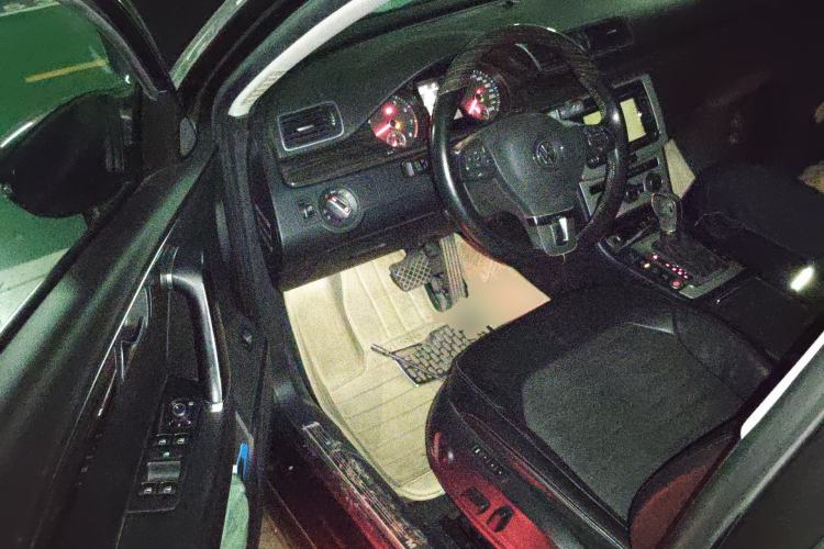 Used Volkswagen Magotan 2012 Revised Version 2.0 TSI Supreme Edition Driver Seat