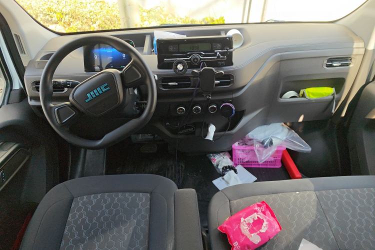 Used JMC E Fushun 2025 Model, Open Window Version, 53.58 kWh, Mid-axle, Low-roof
