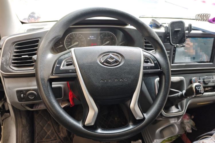 Used SAIC MAXUS Xintu V80 2023 2.0T Manual Classic Aoyuntong Short Wheelbase Mid-Roof 5/6-Seater Steering Wheel