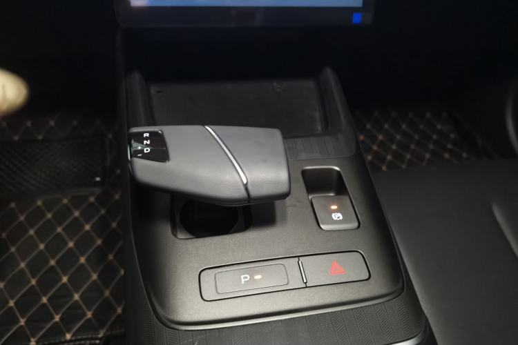 Used CHANGAN Eado 2024 1.5T GDI Automatic Prestige Edition Gear Lever