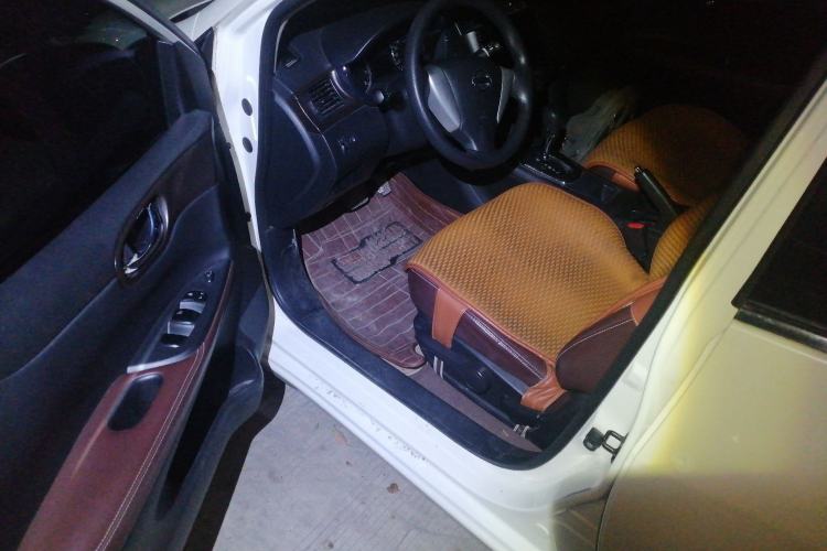 Used Nissan Tiida 2014 1.6L CVT Smart Model Interior 3