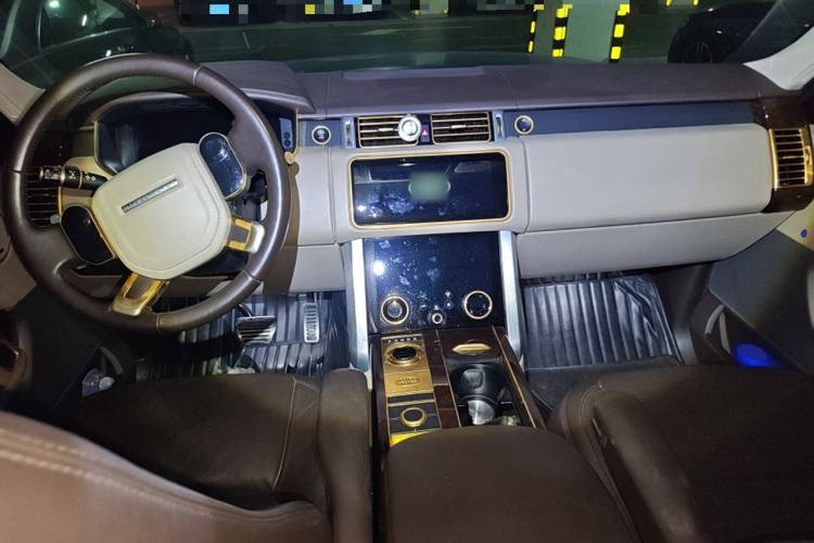 Used Land Rover Range 2020 3.0 L6 Long-Wheelbase Legacy Center Console