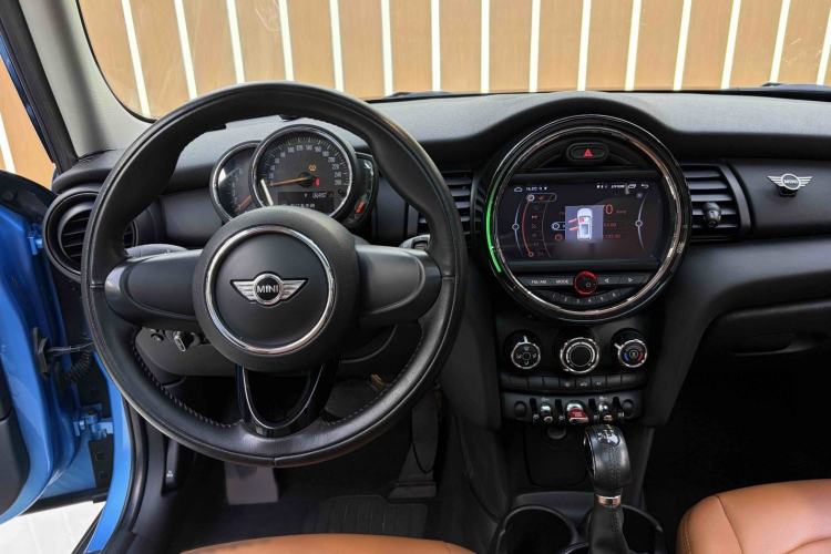Used MINI 2016 1.2T ONE Five-Door Edition Interior 1