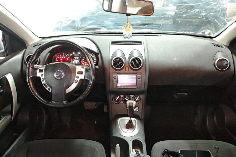 Used Nissan Qashqai 2015 2.0 XL Coolfire CVT 2WD Center Console