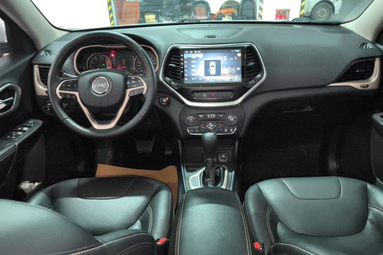 Used Jeep Cherokee 2016 2.4L Leading Edition Center Console