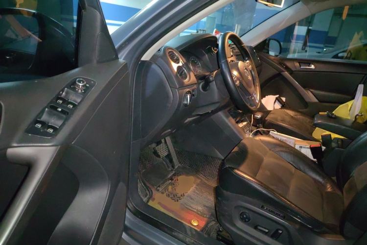 Used Volkswagen Tiguan 2010 2.0 TSI Automatic All-Wheel Drive Flagship Navigation Edition Driver Seat