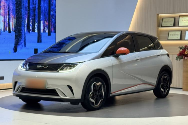 Used BYD Dolphin 2021 405 km Fashion Edition Front Left 45 Deg