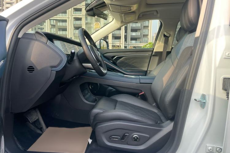 Used VOYAH FREE 2023 Four-Wheel Drive Extended-Range Model with Ultra-Long Range
