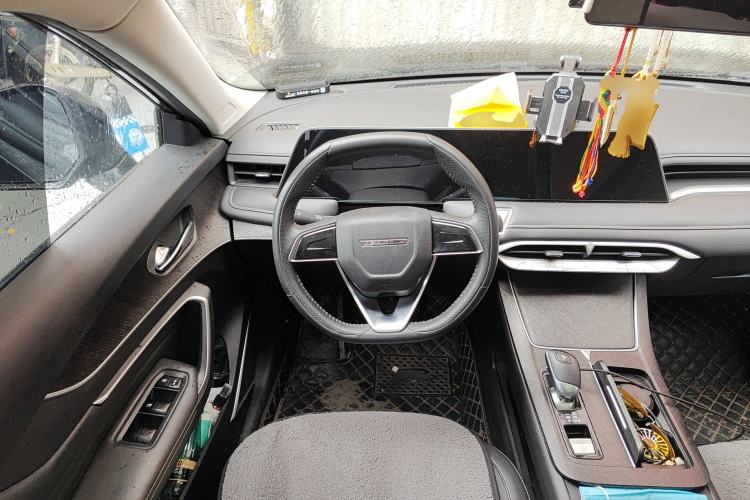 Used Venucia V 2022 260T Black Horse Edition · Idol
