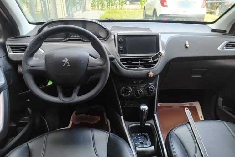 Used Peugeot 2008 2014 1.6L Automatic Trend Edition Center Console
