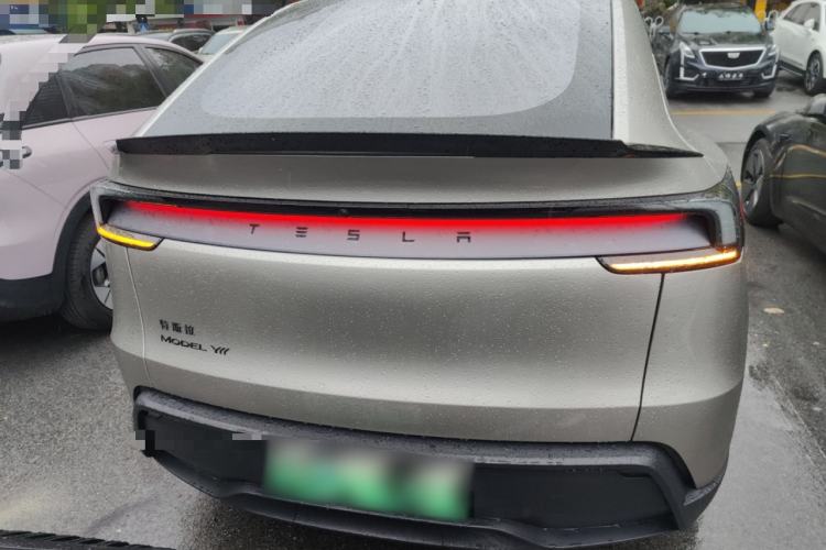 Used Tesla Model Y L 2025 Model Long-Range All-Wheel-Drive Version