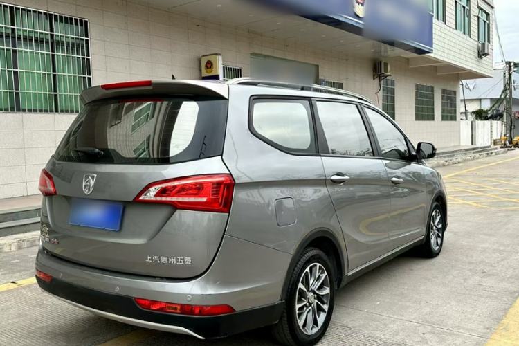 Used Baojun 730 2017 1.5T Manual Fashion Version 7 Seats China V Emission Standard
