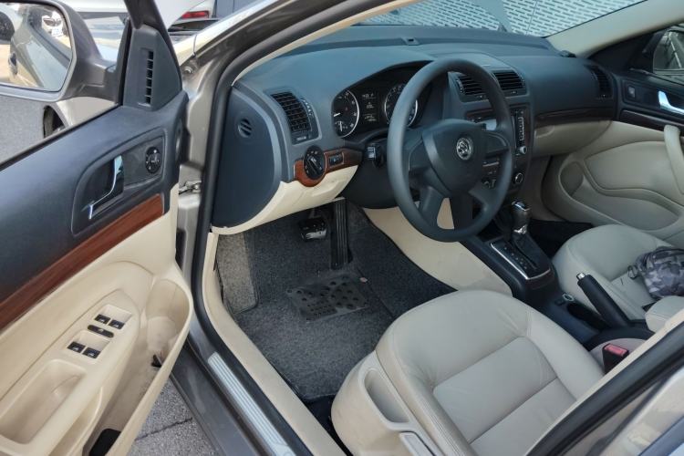 Used Skoda Octavia 2014 1.6L Automatic Yijun Edition Driver Seat