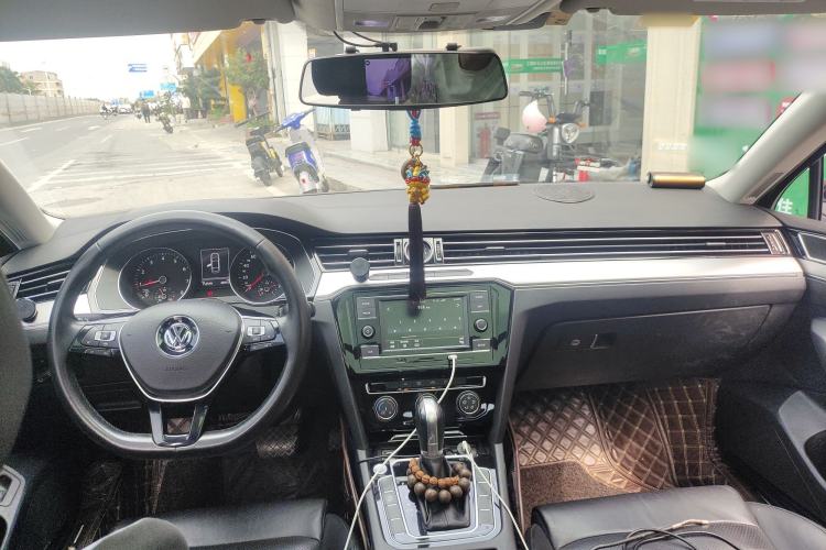 Used Volkswagen Magotan 2019 330TSI DSG Leading Model China VI Standard Center Console