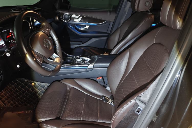 Used Mercedes-Benz GLC 2018 Facelift GLC 260 4MATIC Luxury Edition
