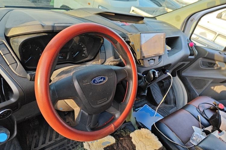 Used Ford Transit 2019 2.0T Diesel Multi-Purpose Commercial Vehicle Short Wheelbase Low Roof 6-Seater China VI Standard
