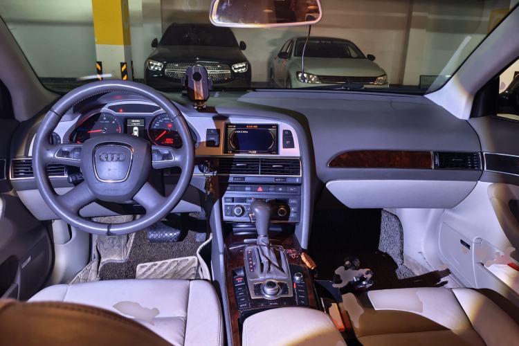 Used Audi A6L 2011 2.7 TDI Comfort Model Center Console