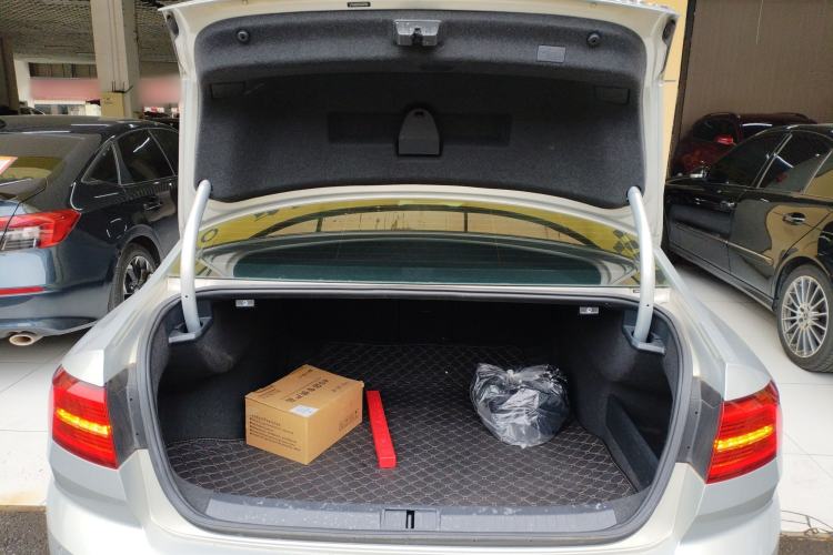 Used Volkswagen Magotan 2019 330TSI DSG Leading Edition China V Standard Trunk