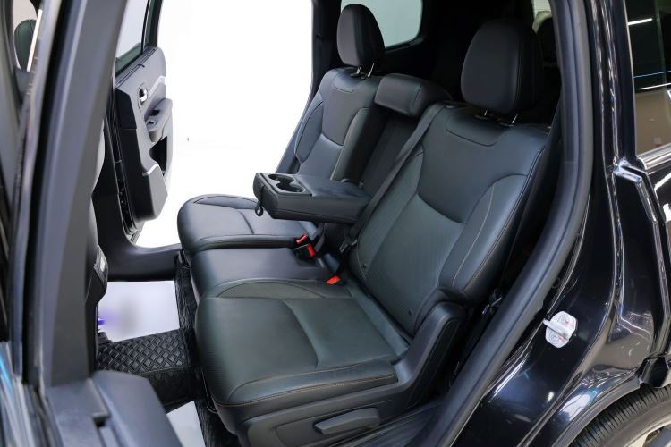 Used Jeep Grand Commander 2018 2.0T Four-Wheel Drive Smart Enjoyment Version China V Emission Standard
