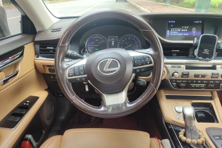 Used Lexus ES 2015 300h Comfort Edition