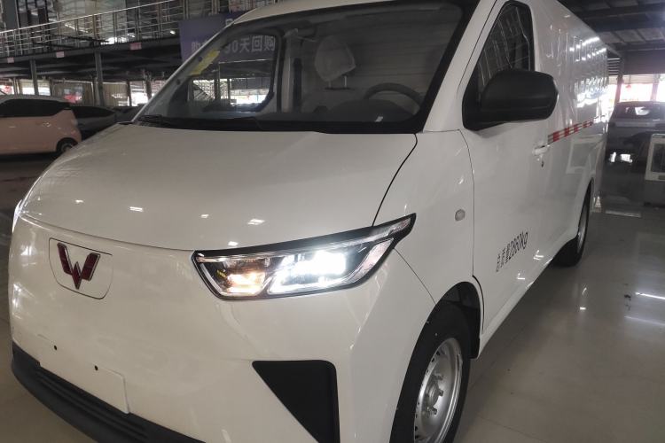 Used Wuling Yangguang 2024 230km Practical Enclosed-Window Version 60kW