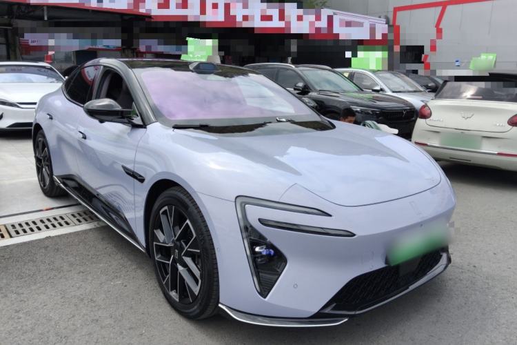 Used Avatr 06 2025 Max Extended-Range Edition Front Right 45 Deg