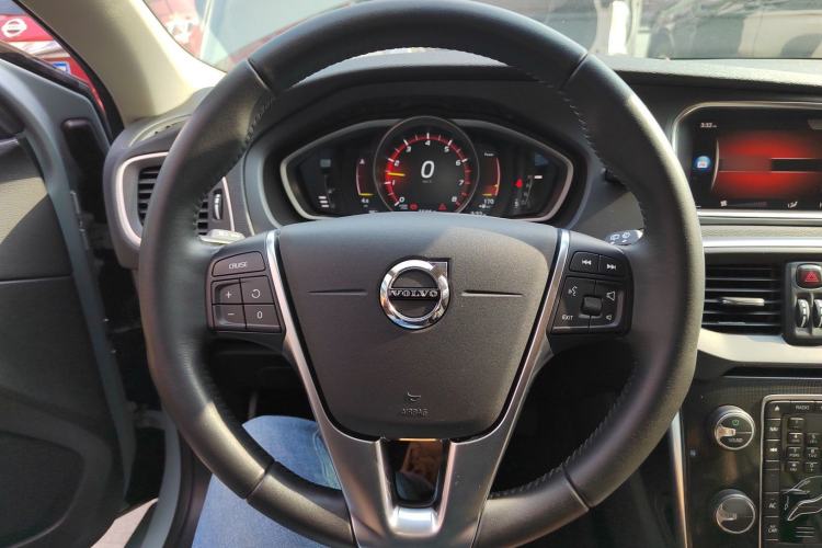 Used Volvo V40 2017 T3 Zhiyi Edition