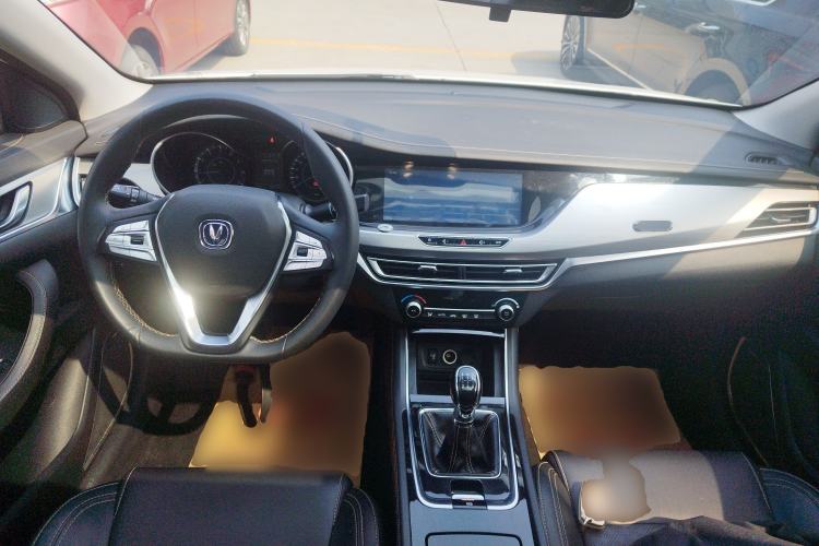 Used CHANGAN Eado 2019 High-Energy Edition 1.6L GDI Manual Pioneer Model China VI Standard Center Console