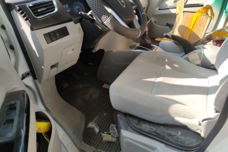 Used Jinbei New Hiace S 2023 1.5L Wealth Edition Passenger Van 5/6/7-Seater Central Air Conditioning Version SWC15M Driver Seat