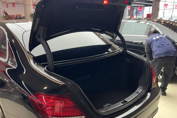 Used Mercedes-Benz E-Class 2018 Facelift E 300 L Luxury Edition
