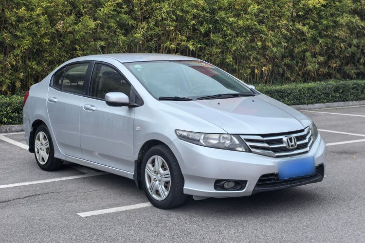 Used Honda City Classic 2012 1.5L manual Comfort version
