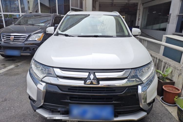 Used Mitsubishi Outlander 2018 2.0L Two-Wheel Drive Glory Edition 5 Seats Front