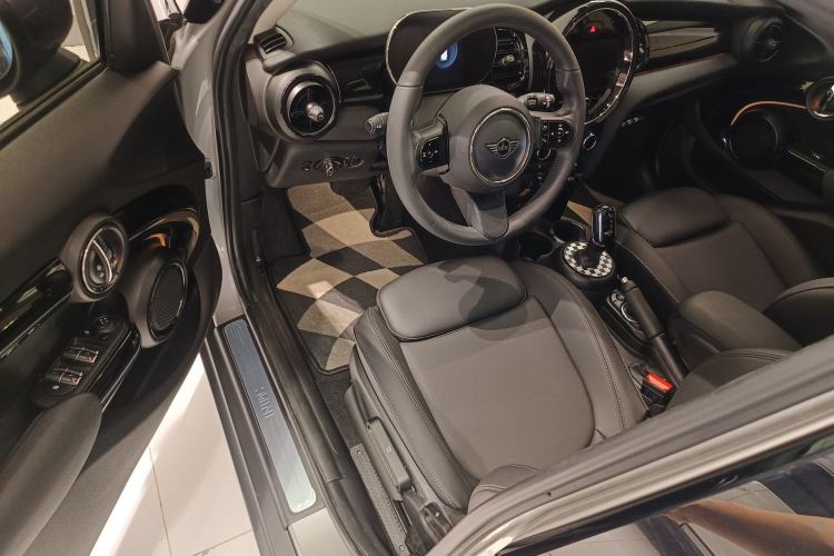 Used MINI MINI 2023 Updated 1.5T COOPER Artist Five-Door Edition