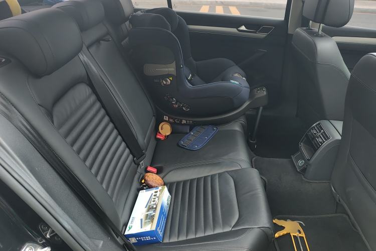 Used Volkswagen Magotan 2017 330TSI DSG Leading Model Left Rear Seat