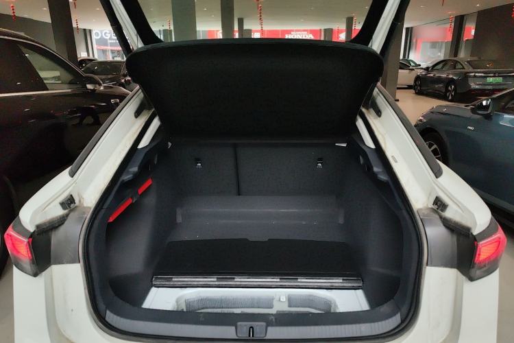 Used Volkswagen ID.7 VIZZION 2024 AIR model Trunk