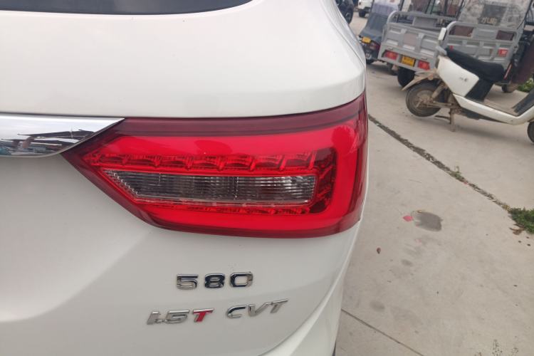 Used Dongfeng Fengon 580 2017 Revised Version 1.5T CVT Luxury Edition Right Rear Taillight
