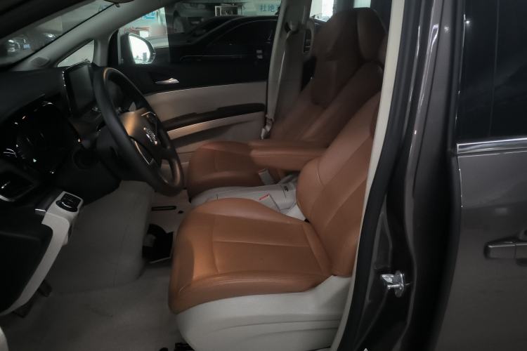 Used Buick GL8 2023 Land Executive Class Comfort Model