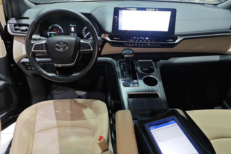 Used Toyota Granvia 2023 2.5L Hybrid Prestige VIP Edition Center Console