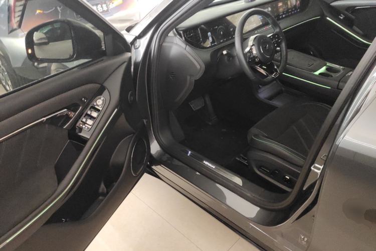 Used VOYAH FREE 2025 318 259 km All-Wheel-Drive Exploration Edition
