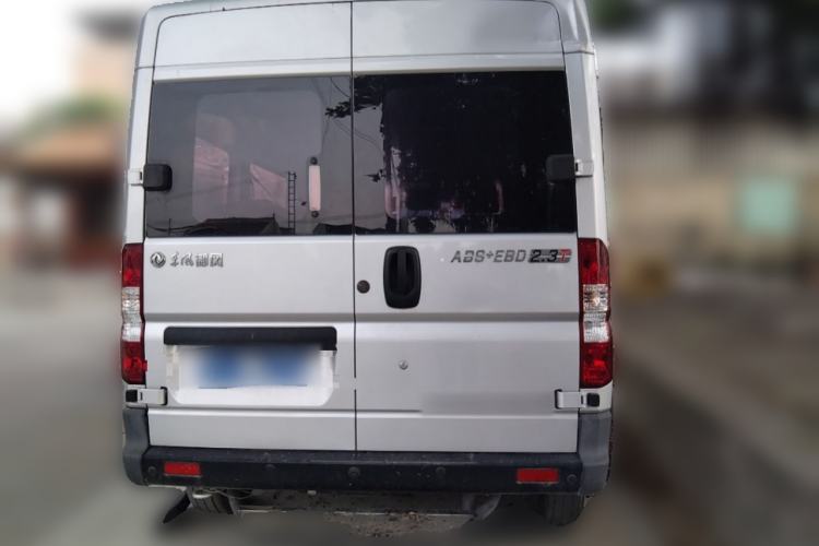 Used Dongfeng Yufeng 2018 2.3TA100 Standard Edition Logistics Vehicle Short Wheelbase Mid-Roof Design 5-9 Seater Powered by WP2.3 Rear