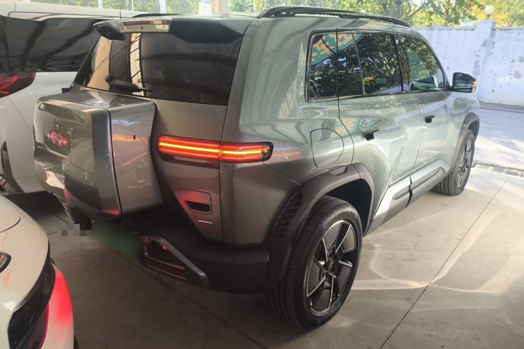 Used Formula Leopard Titanium 3 2025 501KM All-Wheel Drive Intelligent Driving Ultra Version
